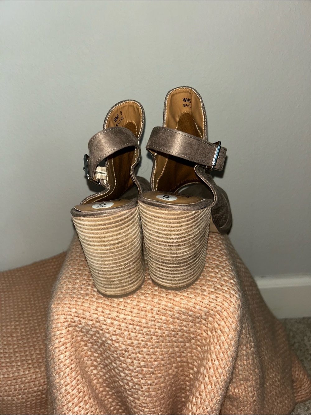 NEW DV by Dolce Vita Brown Taupe Peep-Toe Block Heel Sandals Sz 9 - Picture 5 of 8